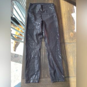 Lululemon - size 4 - black embossed -align crop tights